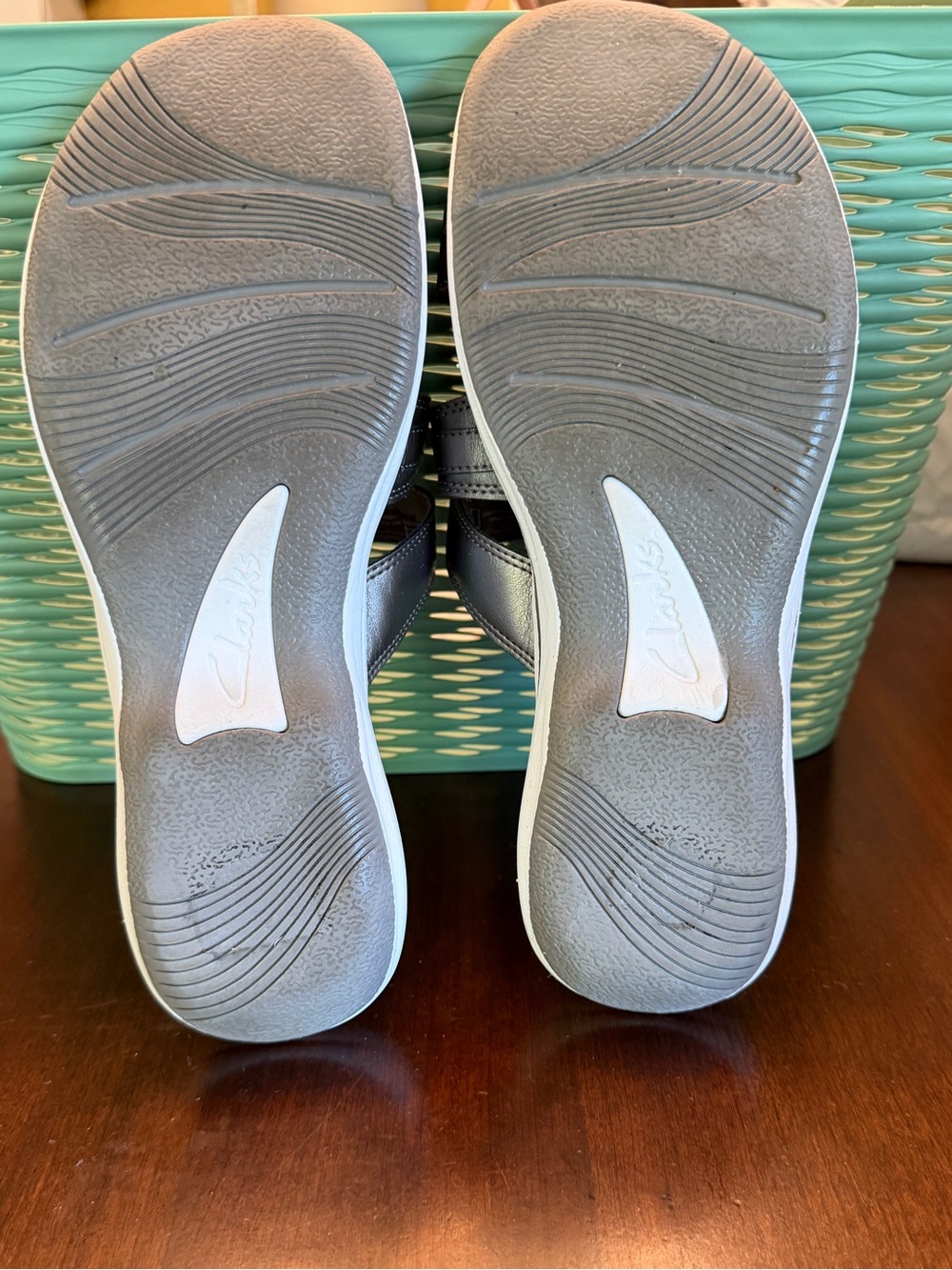 Cloudsteppers By Clarks Brinkley Coast Sandal Strappy Silver SlipOn Flats SZ 10 - Picture 7 of 7